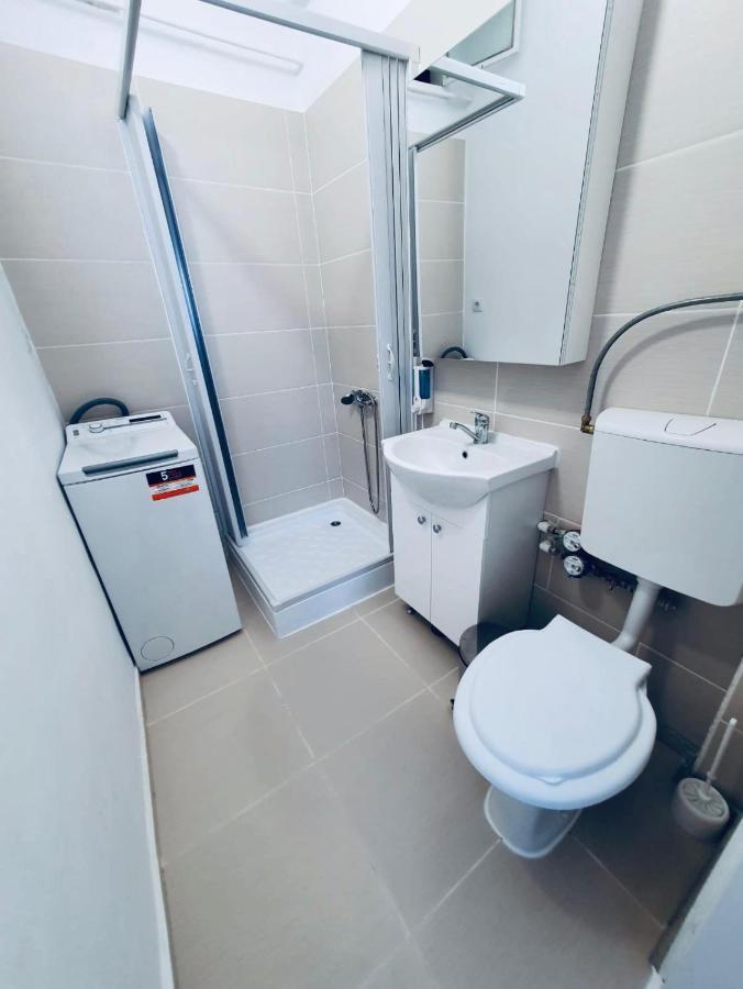 Garsoniera Craiova Centru Apartment Ngoại thất bức ảnh